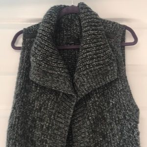 Long sleeveless cardigan/duster